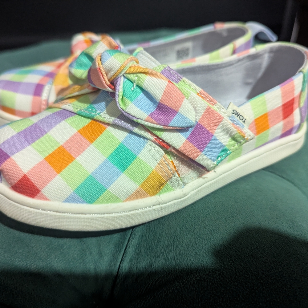 Toms Red and Pink Canvas Sneakers Vibrant Casual Style